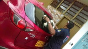 vidrio trasero mazda