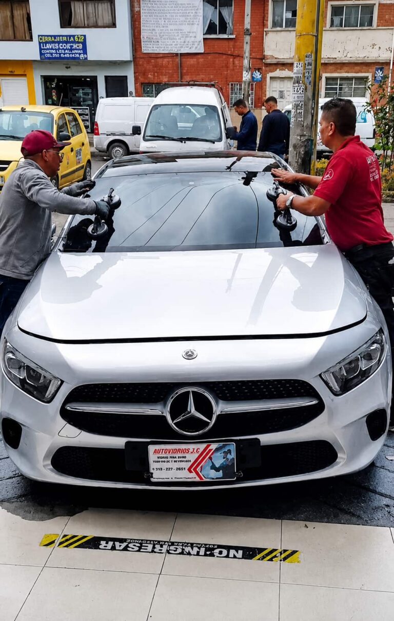 cambio-parabrisas-mercedes-benz-bogota