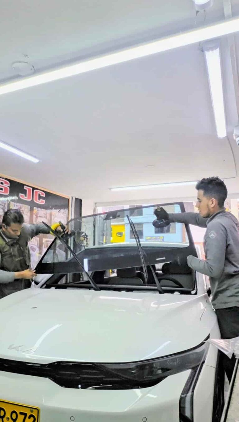 cambio-parabrisas-Kia-K3-Bogota